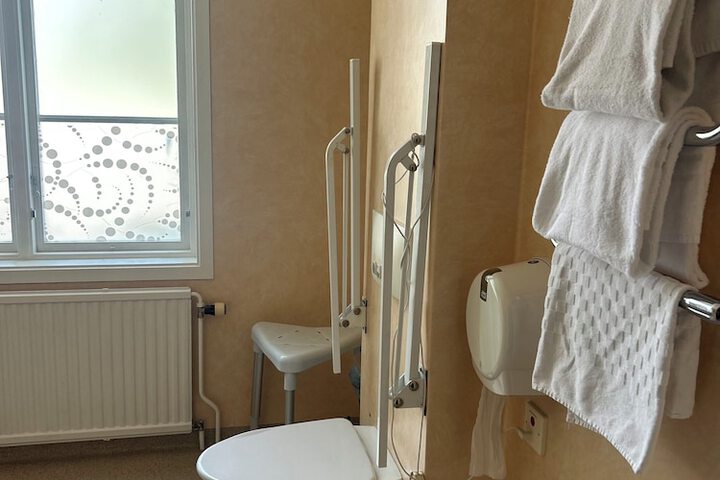Room 35 of 65