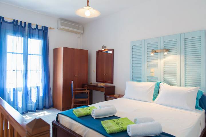 Room 44 of 195