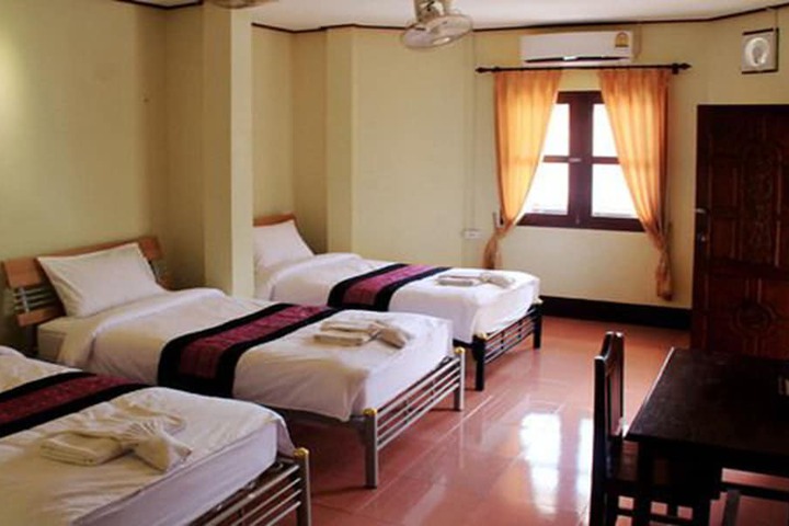 Room 6 of 28