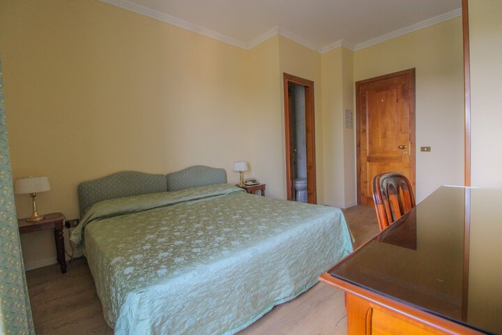 Room 10 of 63