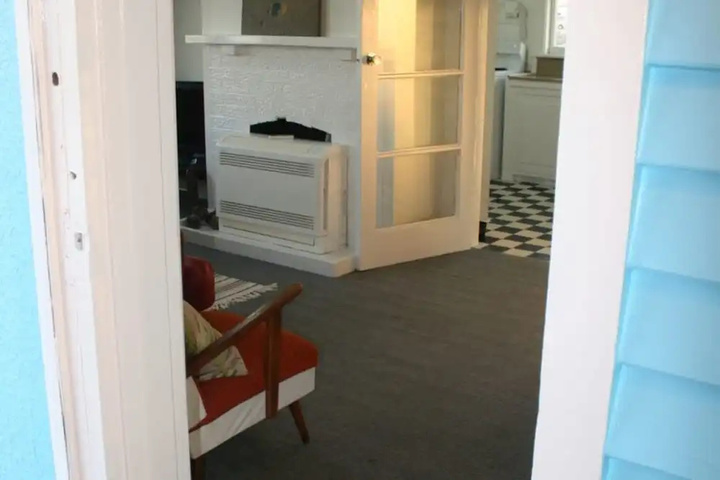 Room 5 of 18