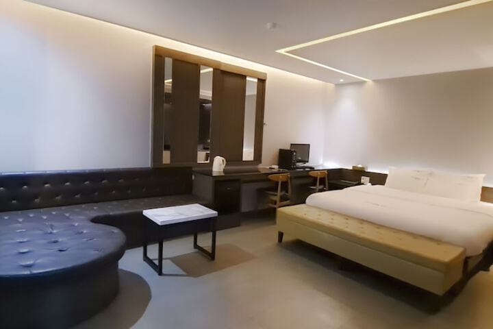 Room 47 of 89