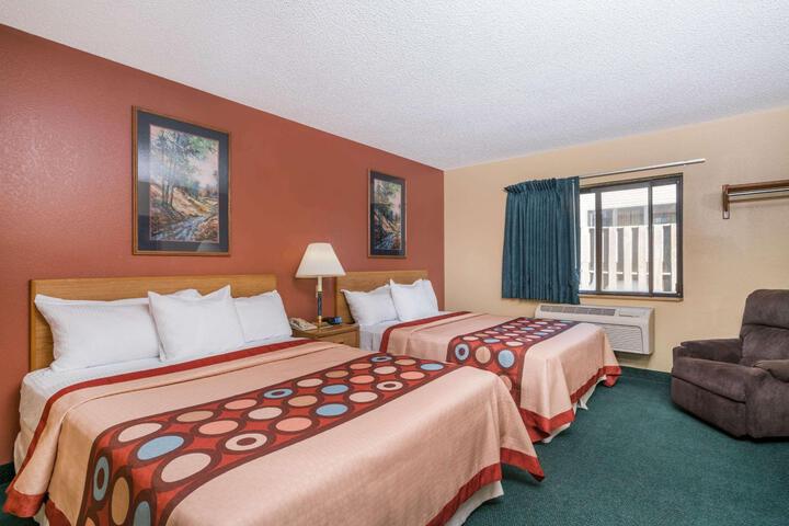 1 Queen Bed (20 of 26)