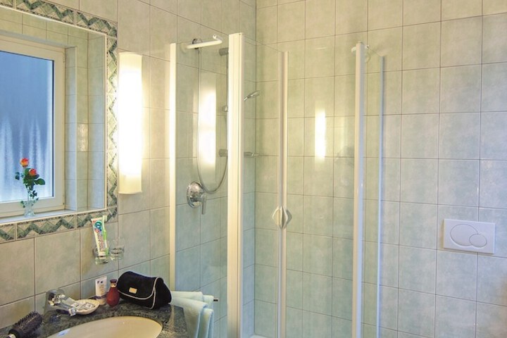 Room 12 of 28