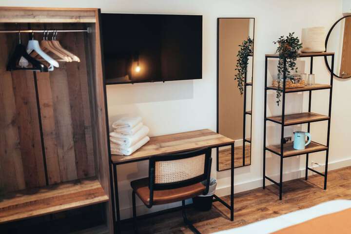 Room 8 of 25