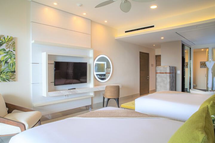 Room 5 of 142