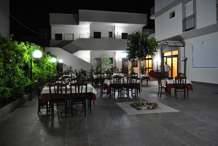 Dining 58 of 63