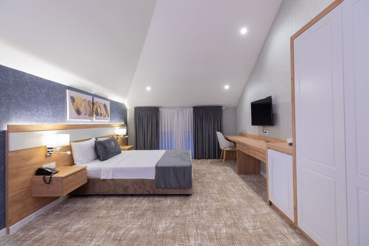 Room 5 of 33