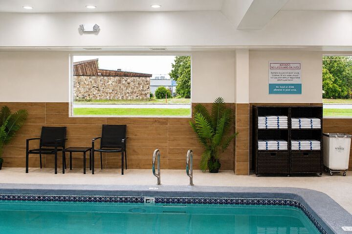 Hotel Pool