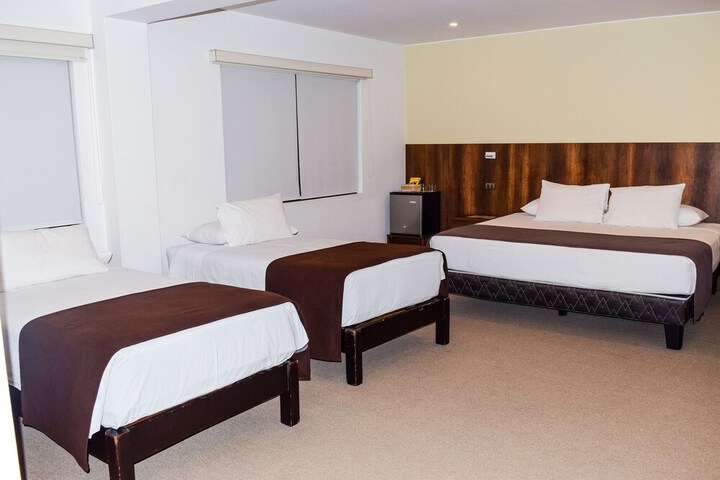 Room 11 of 33