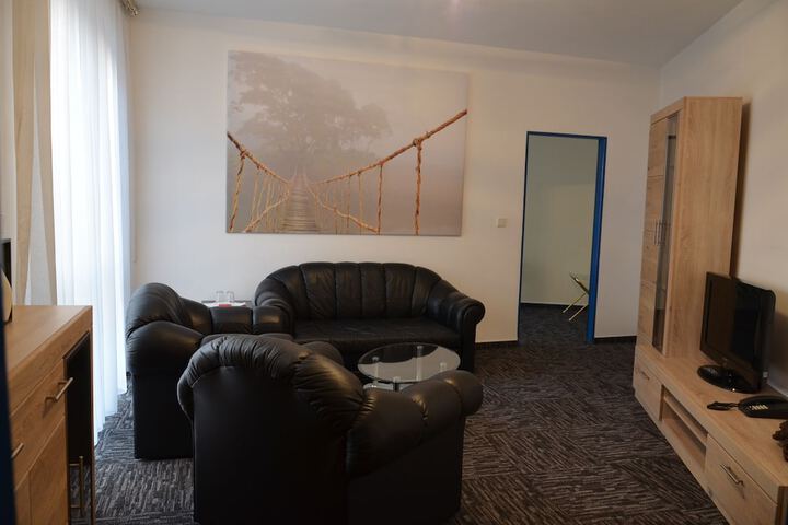 Room 10 of 32