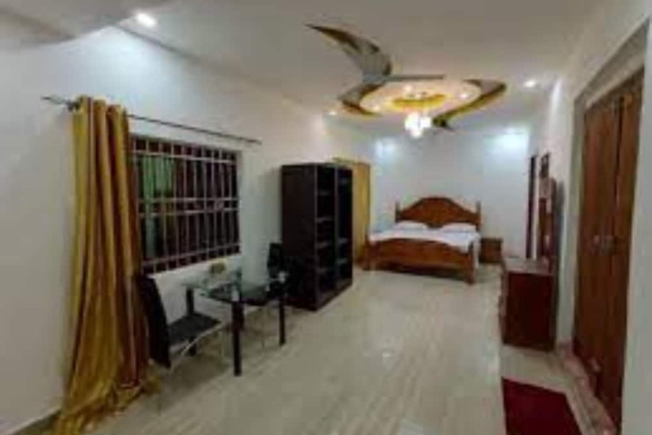Room 9 of 14