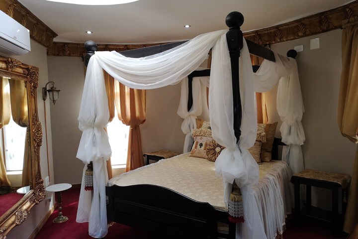 Room 3 of 73