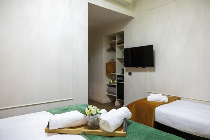 Room 35 of 76