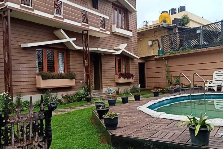 Hotel Exterior 61 of 70