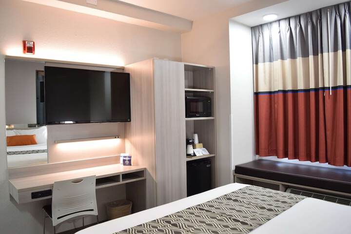 1 Queen Bed Mobility Accessible (8 of 31)