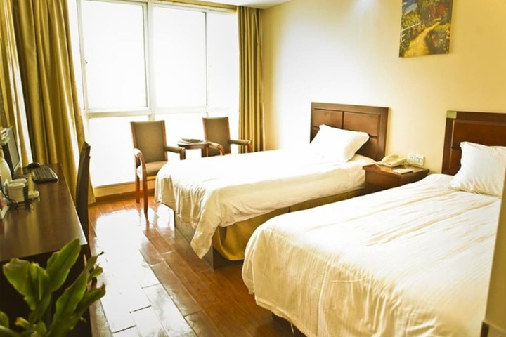 Room 13 of 23