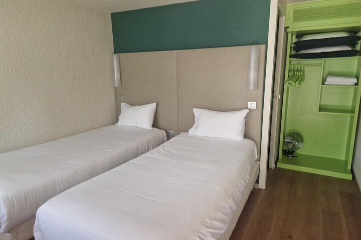 Room 10 of 66