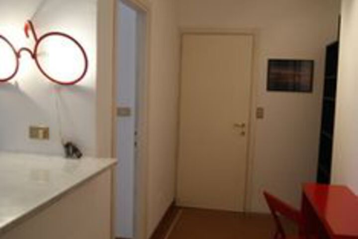 Room 10 of 28