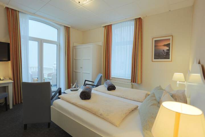 Room 5 of 32