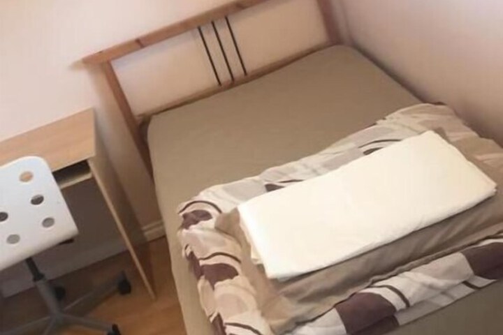 Room 5 of 17