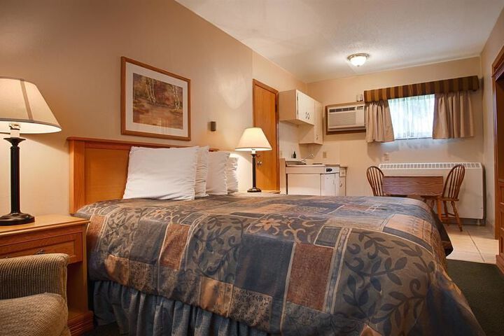Room 8 of 36