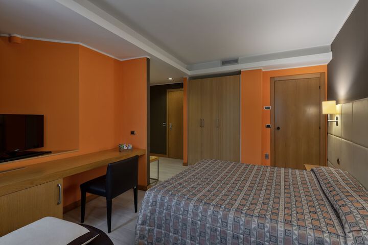 Room 7 of 25