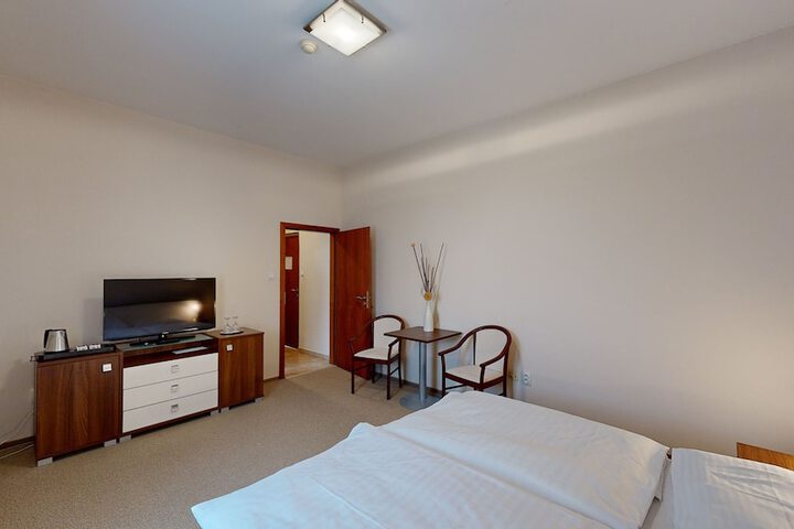 Room 7 of 35