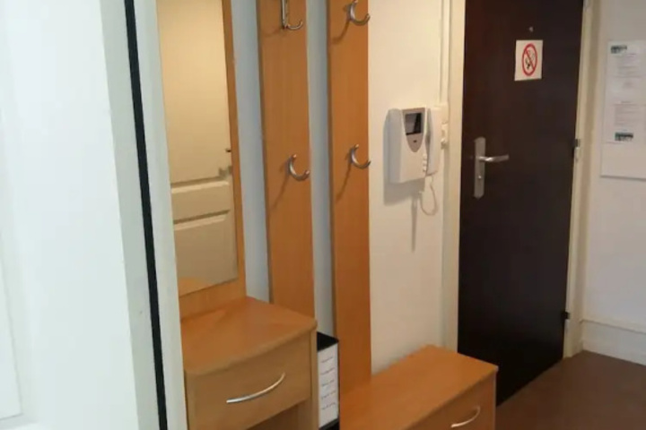 Room 5 of 11