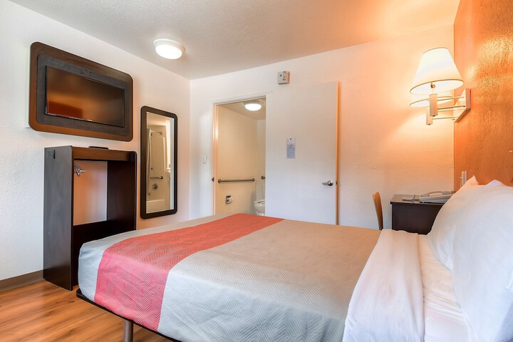 Double Room Disability Accessible (1 of 10)