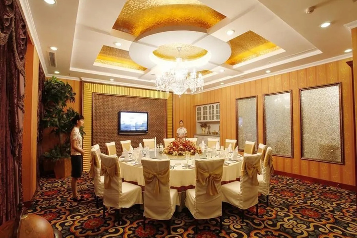 Dining 20 of 25