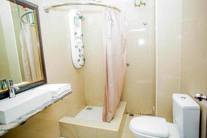 Room 10 of 16