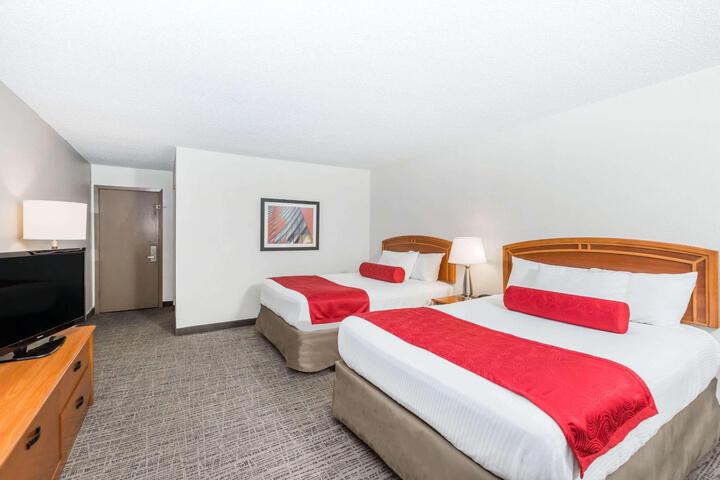 2 Queen Beds (3 of 13)
