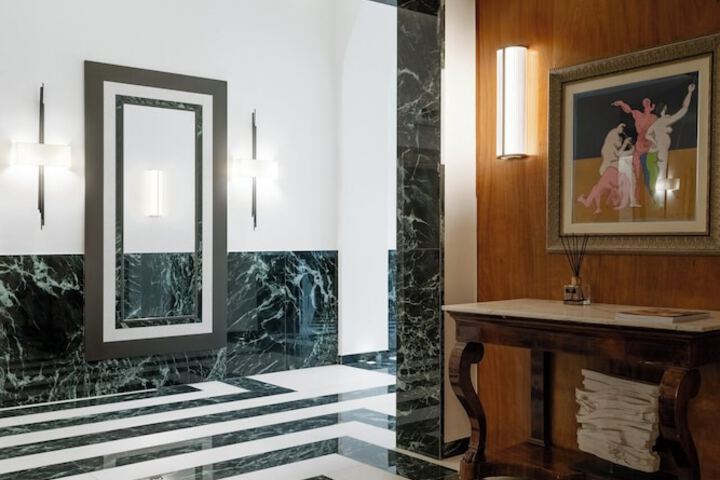 Entrance & Lobby