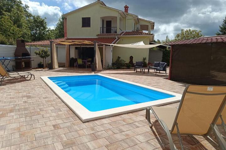 Pool 38 of 49