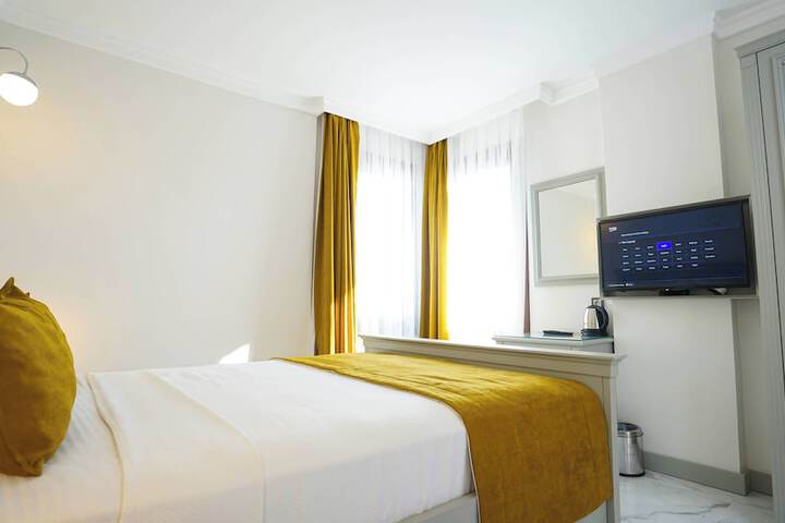 Room 3 of 177