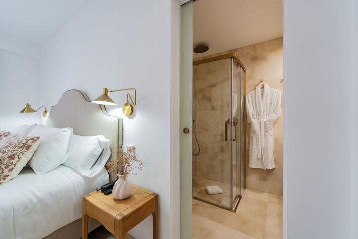 Room 16 of 65