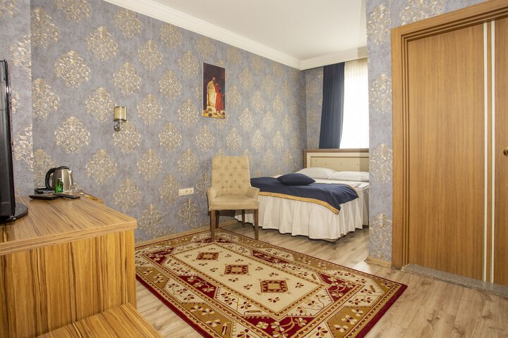 Room 18 of 33