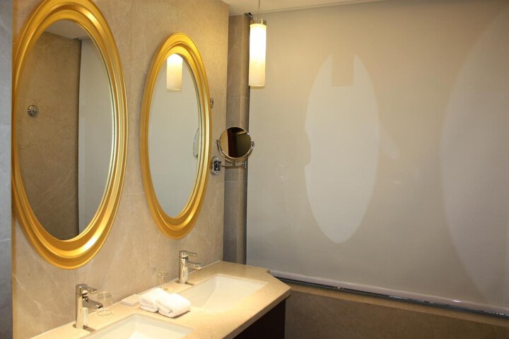 Room 30 of 40
