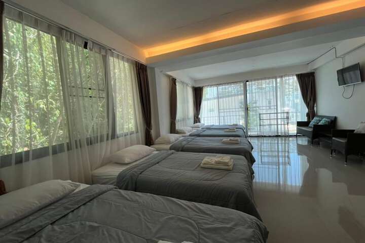 Room 9 of 35