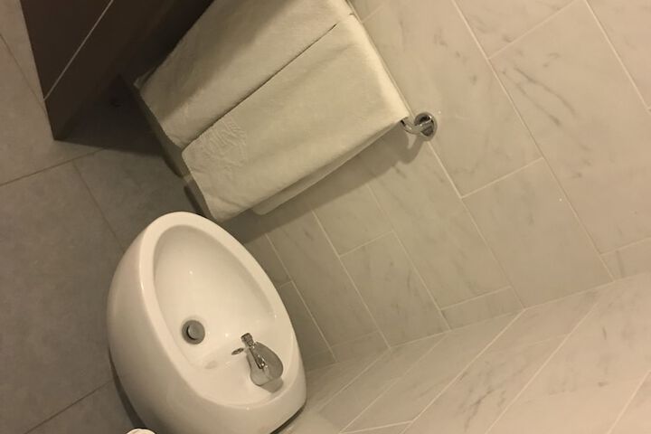 Room 25 of 34