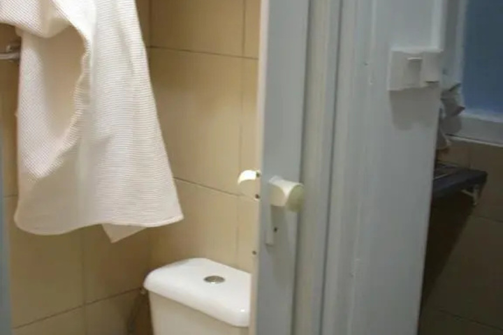 Room 6 of 8