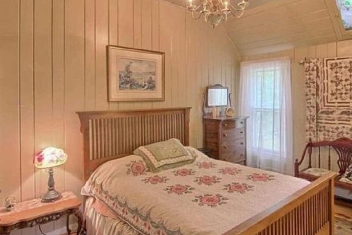 Room 4 of 19