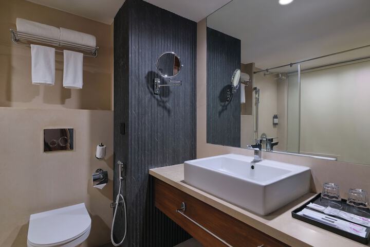 Room 16 of 19