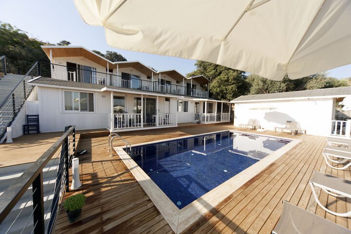 Pool 46 of 60