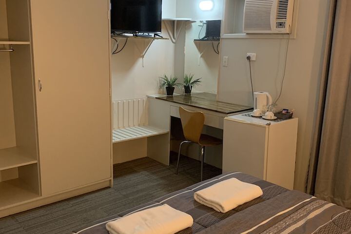 Room 4 of 37