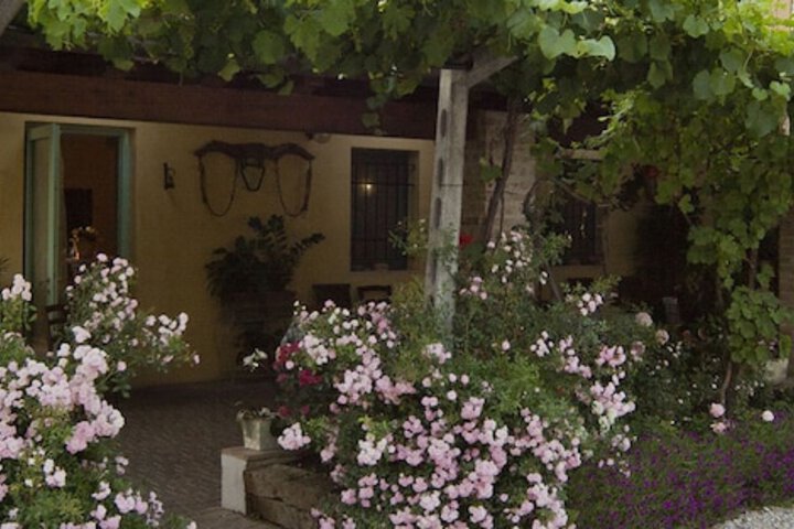Hotel Exterior 19 of 27