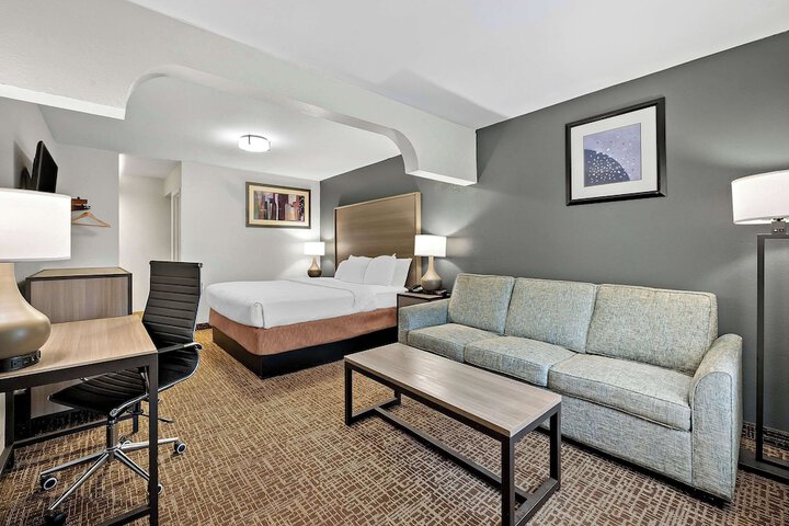 Suite 2 Double Beds Accessible (2 of 15)