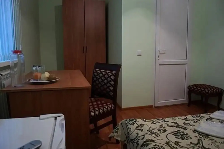Room 6 of 9