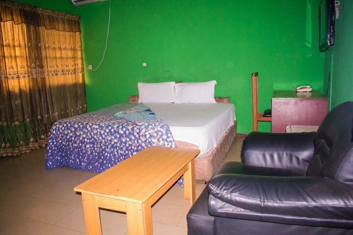 Room 32 of 53